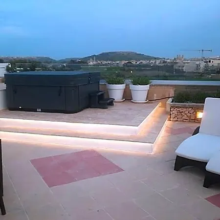 Pet Friendly Penthouse Rooftop Jacuzzi With Views 2* Gozo
