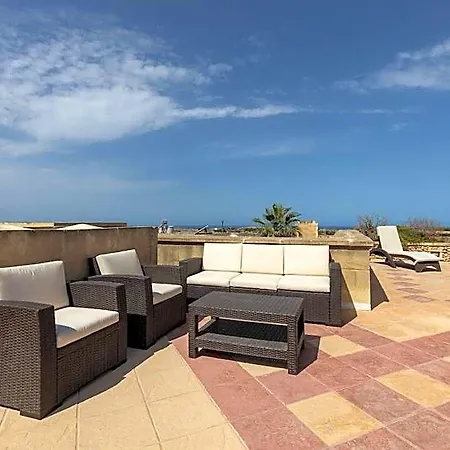 Pet Friendly Penthouse Rooftop Jacuzzi With Views 2*