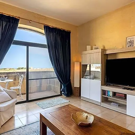 ホテル Pet Friendly Penthouse Rooftop Jacuzzi With Views Gozo