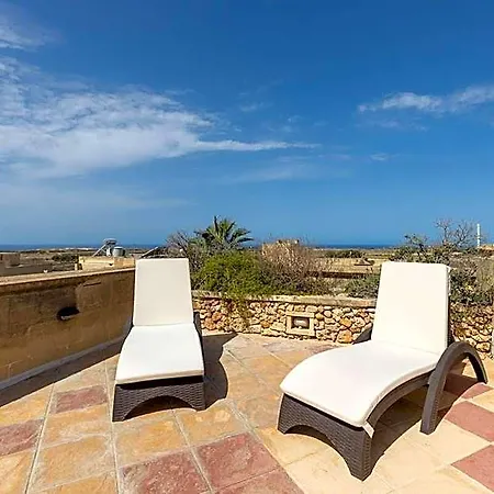 Pet Friendly Penthouse Rooftop Jacuzzi With Views ホテル Gozo