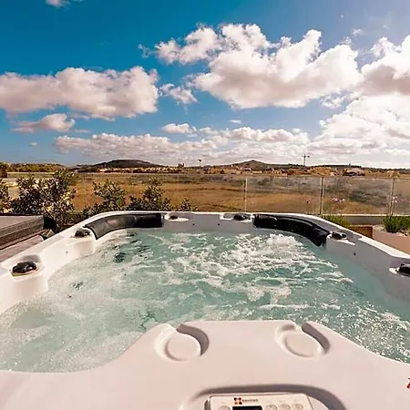Pet Friendly Penthouse Rooftop Jacuzzi With Views 2* Gozo