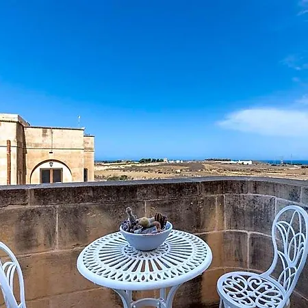 Pet Friendly Penthouse Rooftop Jacuzzi With Views ホテル Gozo