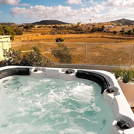 Pet Friendly Penthouse Rooftop Jacuzzi With Views 2*
