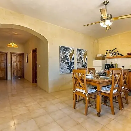Pet Friendly Penthouse Rooftop Jacuzzi With Views